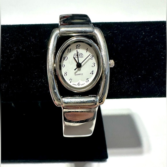 Aviva collection vintage watch that rotates/flips into a stone bracelet - Picture 2 of 10